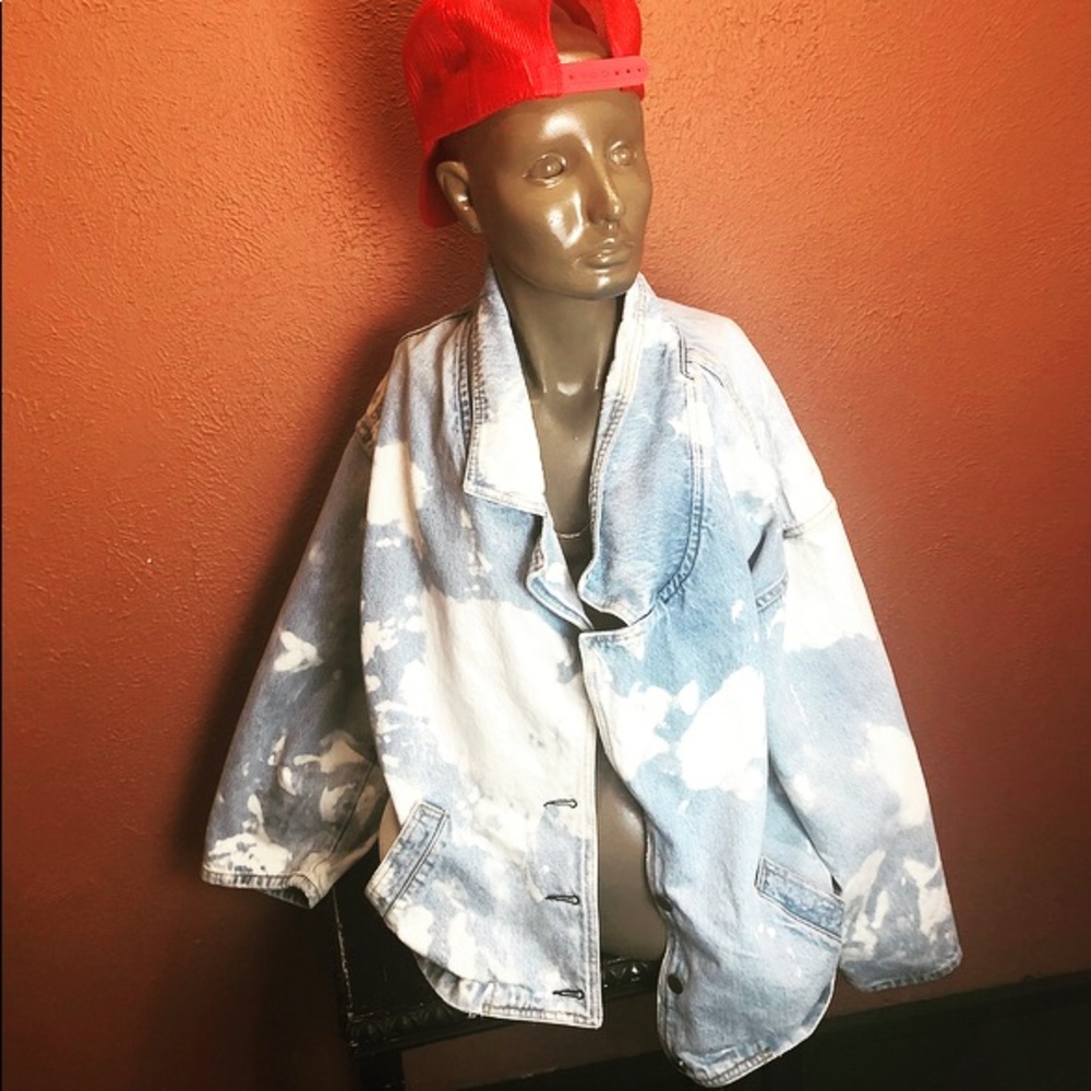 CUSTOMIZED VINTAGE BLEACHED JEAN JACKET